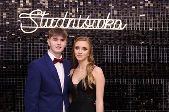 Uczniowie II LO w Wieluniu studniówkę mają już za sobą!